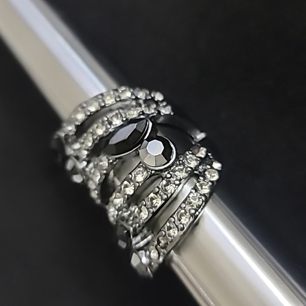 Large Ring With Rhinestones - Picture 6 of 7